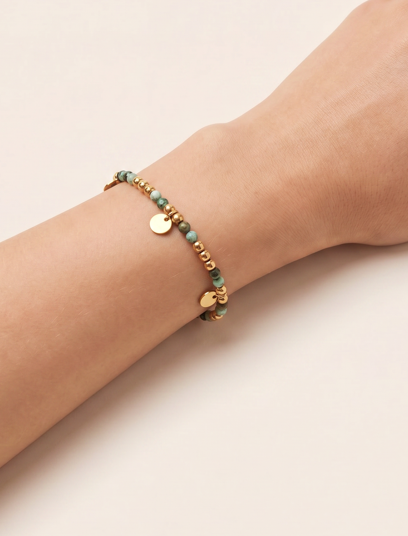 Noin afrikanischer Türkis Armband vergoldet