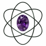 Ovaler, facettierter violetter Edelstein, der von mehreren sich kreuzenden dunkelgrauen Linien umgeben ist, die ein stilisiertes Atommodell bilden.